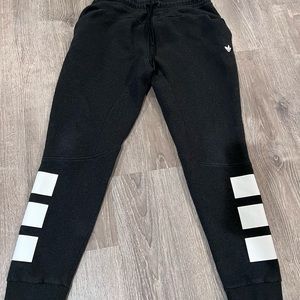 Adidas Jogger (L)